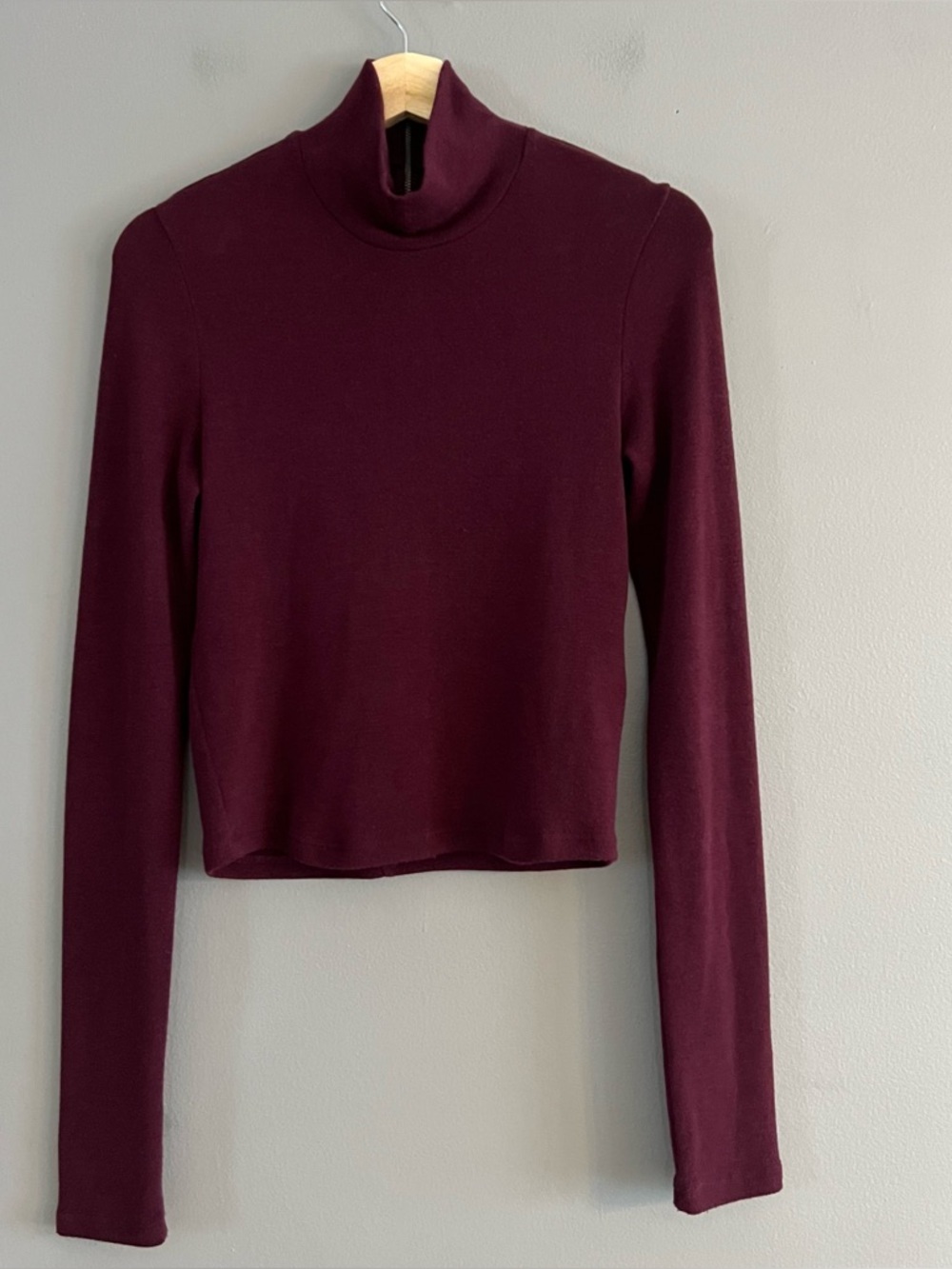 Alice + Olivia Long-Sleeve Mock Turtleneck Top Back Zip Long Sleeves Sz S * Hole